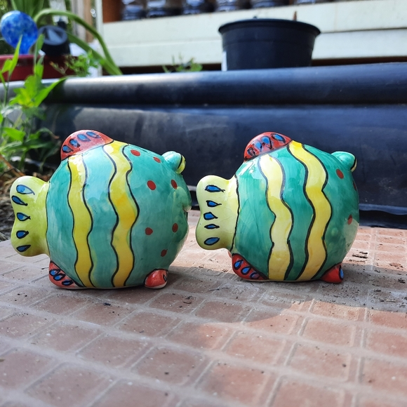 Hand painted Fish salt & pepper - Picture 2 of 7